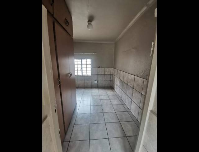 1 BEDROOM PROPERTY TO RENT IN DIE BULT